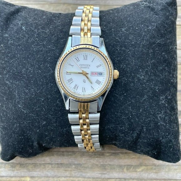 Citizen Quartz Ladies Wrist Watch GoldSilver Tone Analog DayDate Calendar Watc - Picture 6 of 12